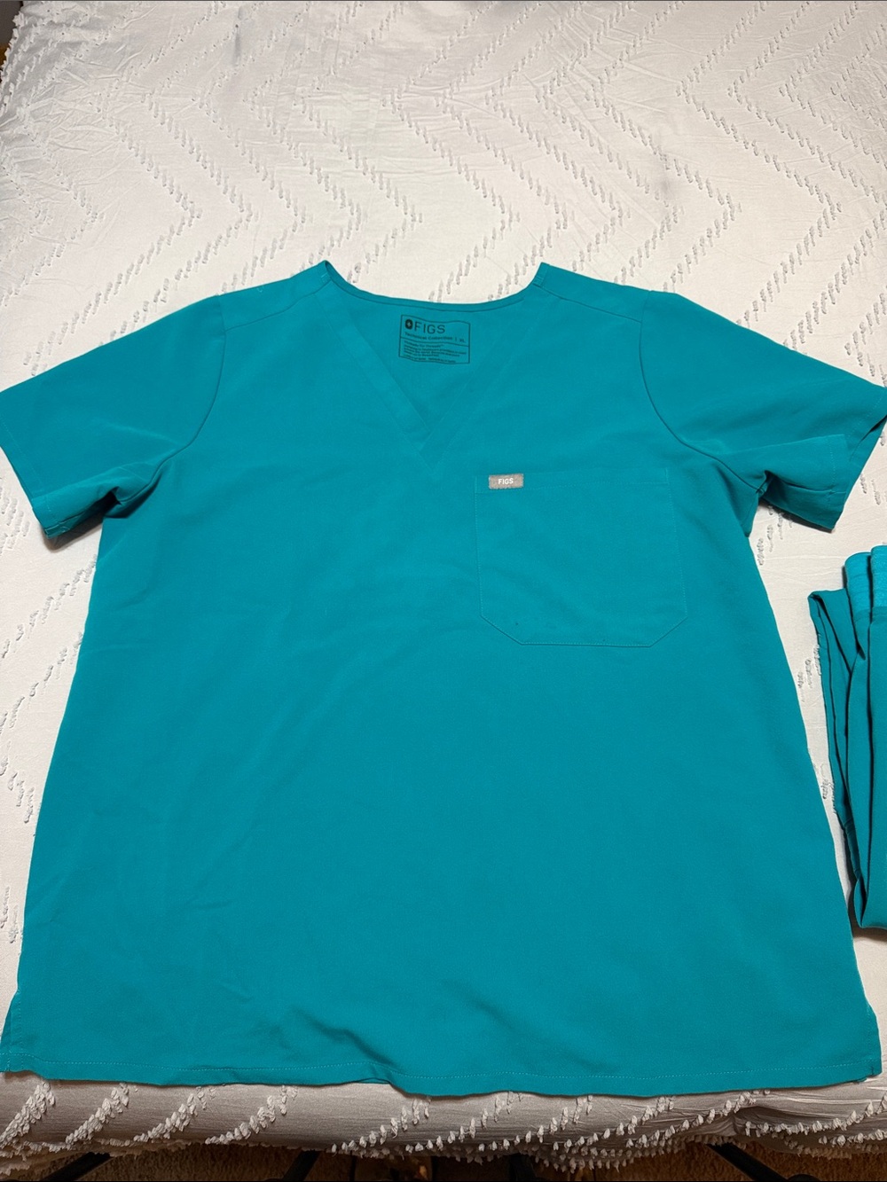 Figs Women’s Teal Short Sleeve V-Neck Scrub Top